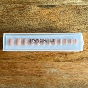 Static Reusable Pop On Manicure